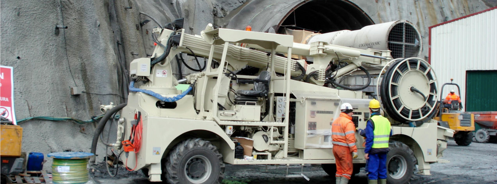 We design and build versatile and cost-effective shotcrete robots for tunnels and mine construction.